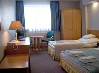 Отель Hotel Orlik Плоньск Двухместный номер с 1 кроватью или 2 отдельными кроватями-3