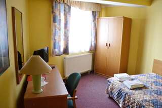 Отель Hotel Orlik Плоньск Двухместный номер с 1 кроватью или 2 отдельными кроватями-26